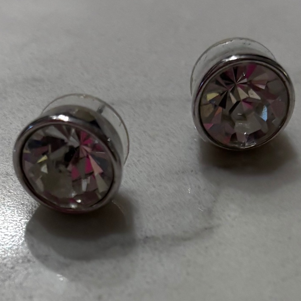 Cubic zirconia studs